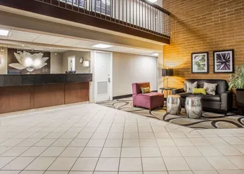 La Quinta Inn by Wyndham Oshkosh hotel thumbnail 7