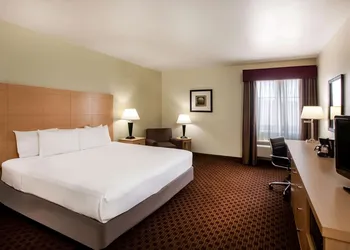 La Quinta Inn & Suites by Wyndham Odessa North hotel thumbnail 5