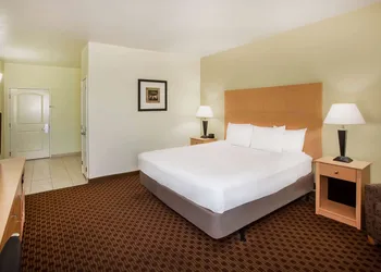 La Quinta Inn & Suites by Wyndham Odessa North hotel thumbnail 6