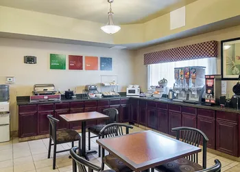 Comfort Inn I-20 Midland Stanton hotel thumbnail 4
