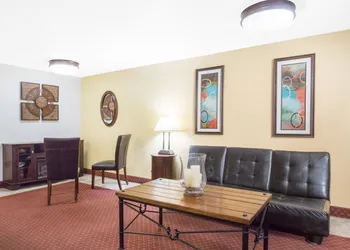 Super 8 by Wyndham Elko hotel thumbnail 2