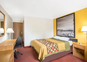 Super 8 by Wyndham Elko hotel thumbnail 3