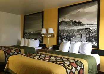 Super 8 by Wyndham Elko hotel thumbnail 4