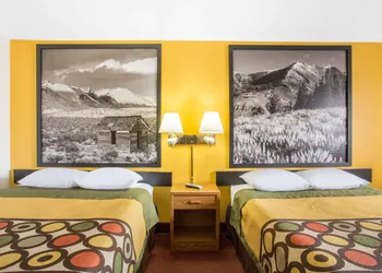 Super 8 by Wyndham Elko hotel thumbnail 6