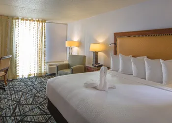 Historic Whispering Woods Hotel & Conference Center hotel thumbnail 4