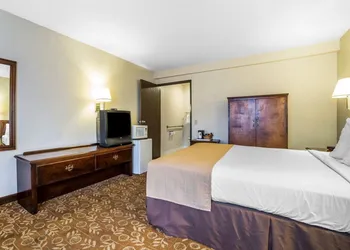Quality Inn & Suites Minden hotel thumbnail 6