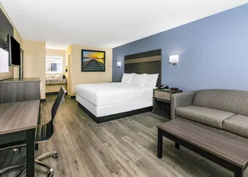Days Inn by Wyndham Waco Near Downtown/University hotel thumbnail 7