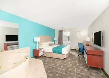 Howard Johnson by Wyndham Aiken hotel thumbnail 3