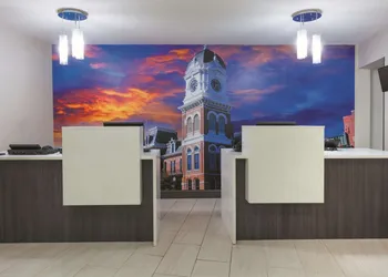 La Quinta Inn & Suites by Wyndham Covington hotel thumbnail 2