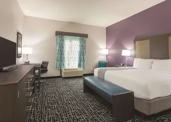 La Quinta Inn & Suites by Wyndham Covington hotel thumbnail 4