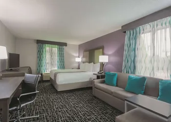 La Quinta Inn & Suites by Wyndham Covington hotel thumbnail 6