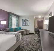 La Quinta Inn & Suites by Wyndham Covington hotel detail image 7