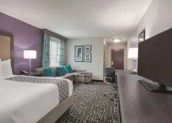 La Quinta Inn & Suites by Wyndham Covington hotel thumbnail 7