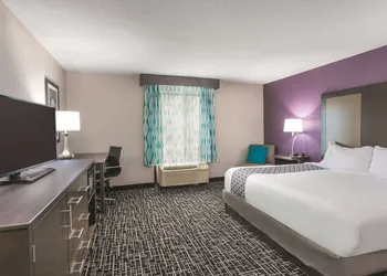 La Quinta Inn & Suites by Wyndham Covington hotel thumbnail 8
