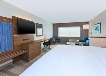 Holiday Inn Express & Suites Eau Claire West I-94 by IHG hotel thumbnail 7