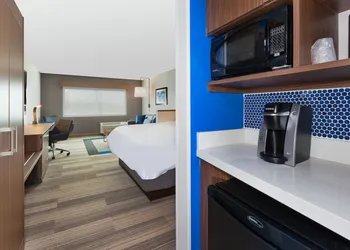 Holiday Inn Express & Suites Eau Claire West I-94 by IHG hotel thumbnail 8