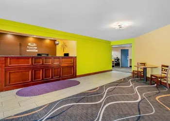 Econo Lodge Inn & Suites Eau Claire South hotel thumbnail 2