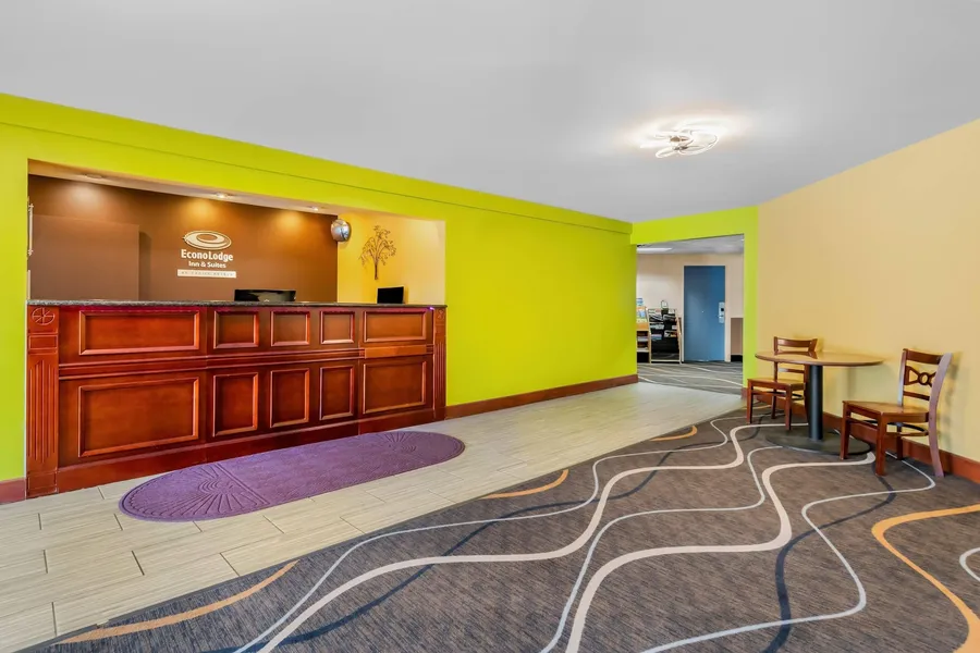 Econo Lodge Inn & Suites Eau Claire South hotel detail image 2