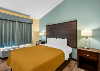 Econo Lodge Inn & Suites Eau Claire South hotel thumbnail 5