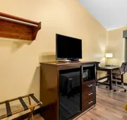 Econo Lodge Inn & Suites Eau Claire South hotel detail image 7