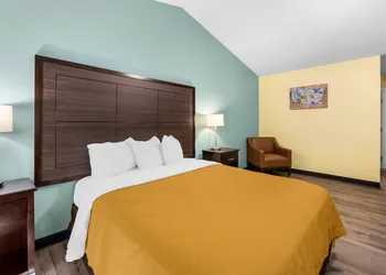 Econo Lodge Inn & Suites Eau Claire South hotel thumbnail 8