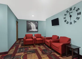 Super 8 by Wyndham Eau Claire I-94 hotel thumbnail 3