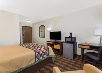 Super 8 by Wyndham Eau Claire I-94 hotel thumbnail 5