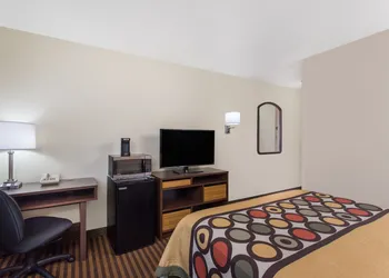 Super 8 by Wyndham Eau Claire I-94 hotel thumbnail 7
