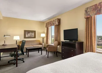 Hampton Inn & Suites Lawton hotel thumbnail 7