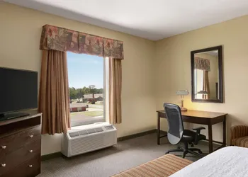 Hampton Inn & Suites Lawton hotel thumbnail 8
