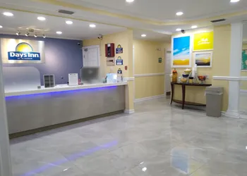 Days Inn by Wyndham Kingsland GA hotel thumbnail 2
