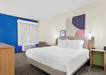 Spark by Hilton Kingsland hotel thumbnail 3