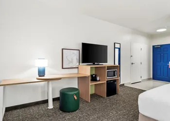 Spark by Hilton Kingsland hotel thumbnail 5