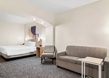 Spark by Hilton Kingsland hotel thumbnail 8