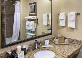 Comfort Suites Kings Bay Naval Base Area hotel thumbnail 7