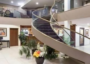 Ramada by Wyndham Bettendorf hotel thumbnail 2