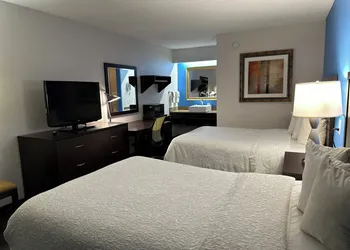 American Inn and Suites Bishop hotel thumbnail 3