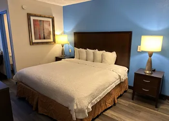 American Inn and Suites Bishop hotel thumbnail 4