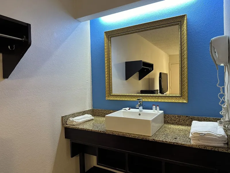 American Inn and Suites Bishop hotel detail image 6