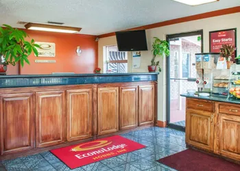 Econo Lodge Hobbs hotel thumbnail 2