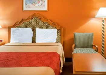 Econo Lodge Hobbs hotel thumbnail 7