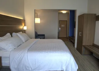 Holiday Inn Express Rochelle by IHG hotel thumbnail 8