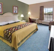 Super 8 by Wyndham Freeport hotel detail image 7
