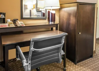 Comfort Suites Hobbs hotel thumbnail 8