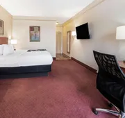 La Quinta Inn & Suites by Wyndham Hobbs hotel detail image 5