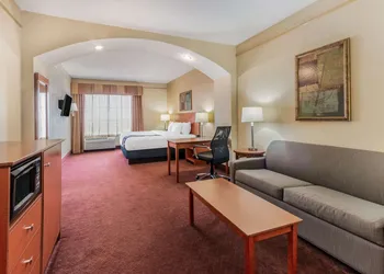 La Quinta Inn & Suites by Wyndham Hobbs hotel thumbnail 8
