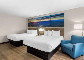 Days Inn by Wyndham Clayton hotel thumbnail 7