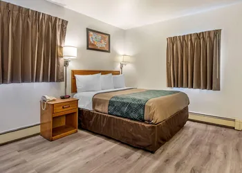 Econo Lodge Saint Albans hotel thumbnail 6