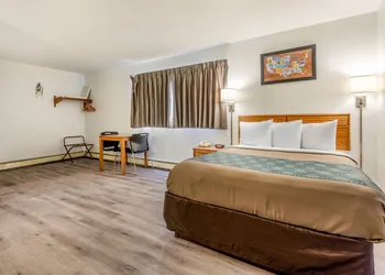 Econo Lodge Saint Albans hotel thumbnail 5