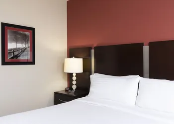 Holiday Inn Express Hotel & Suites New Philadelphia by IHG hotel thumbnail 3